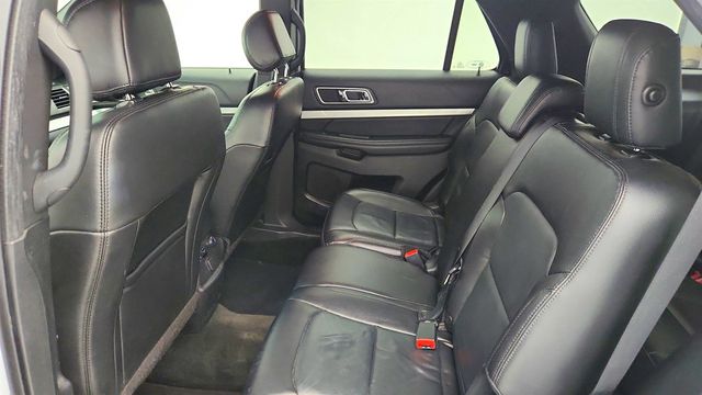 2017 Ford Explorer XLT 4WD w/ Twin Panel Moonroof & Voice-Activated Navigation - 22996801 - 19