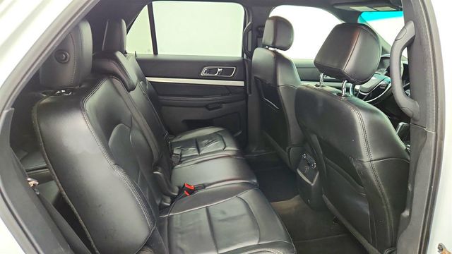 2017 Ford Explorer XLT 4WD w/ Twin Panel Moonroof & Voice-Activated Navigation - 22996801 - 22