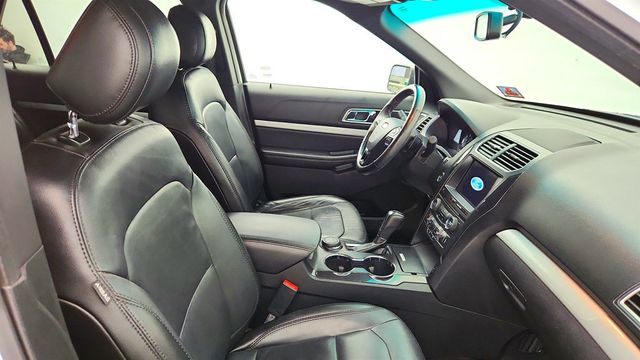 2017 Ford Explorer XLT 4WD w/ Twin Panel Moonroof & Voice-Activated Navigation - 22996801 - 23