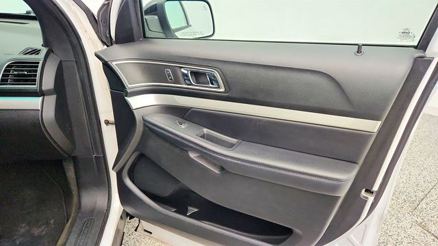 2017 Ford Explorer XLT 4WD w/ Twin Panel Moonroof & Voice-Activated Navigation - 22996801 - 25