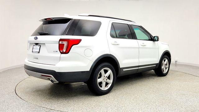 2017 Ford Explorer XLT 4WD w/ Twin Panel Moonroof & Voice-Activated Navigation - 22996801 - 3