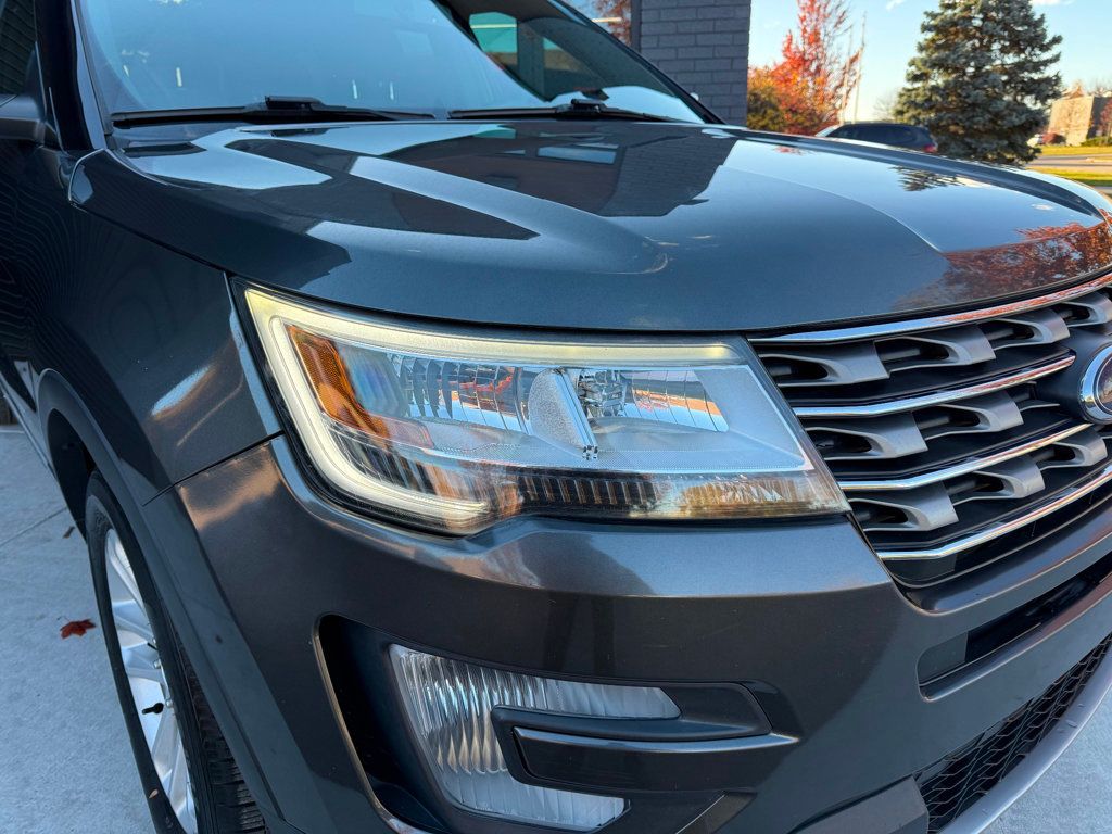 2017 Ford Explorer XLT photo 2