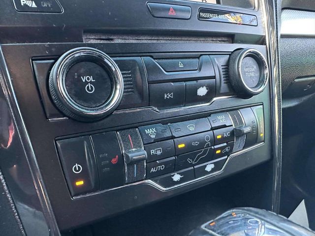 2017 Ford Explorer XLT FWD - 23050919 - 28