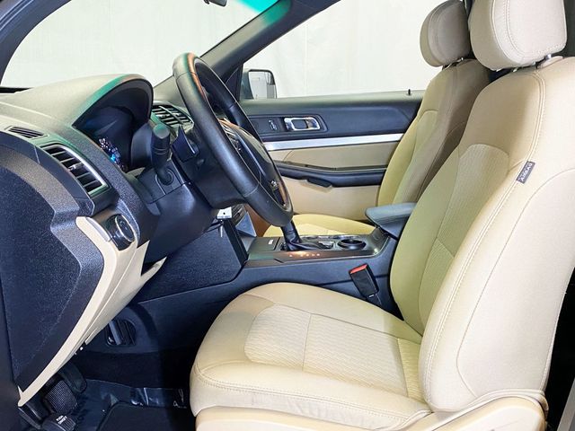 2017 Ford Explorer XLT FWD - 22938009 - 17