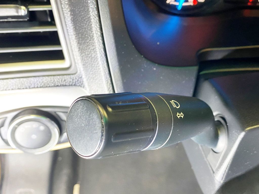 2017 Ford Explorer XLT FWD - 22938009 - 24