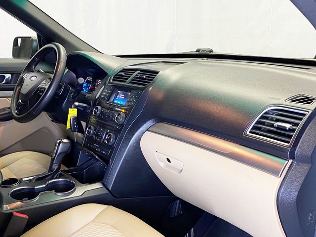 2017 Ford Explorer XLT FWD - 22938009 - 38