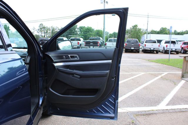 2017 Ford Explorer XLT FWD - 23043058 - 28