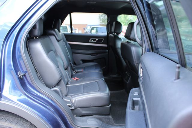 2017 Ford Explorer XLT FWD - 23043058 - 32