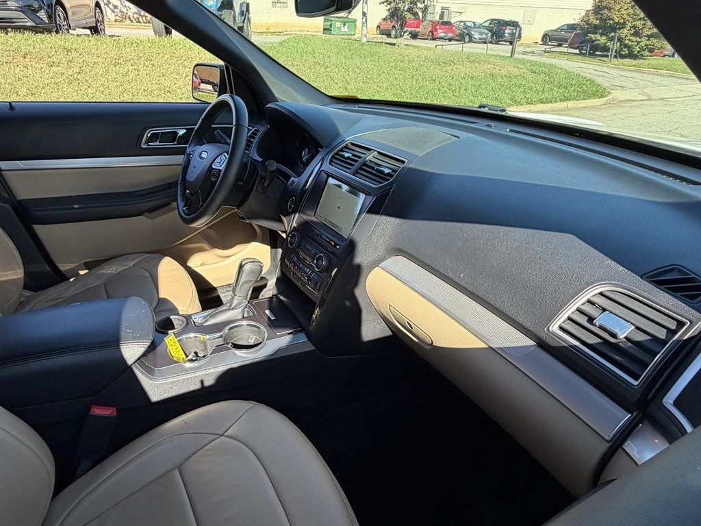 2017 Ford Explorer XLT FWD - 23088302 - 24