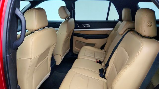 2017 Ford Explorer XLT FWD - 23000644 - 21