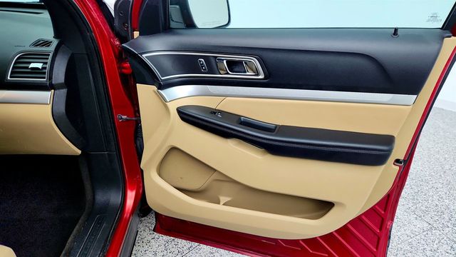 2017 Ford Explorer XLT w/ Equipment 202A, XLT Technology Bundle & 20'' Wheels - 23000644 - 27