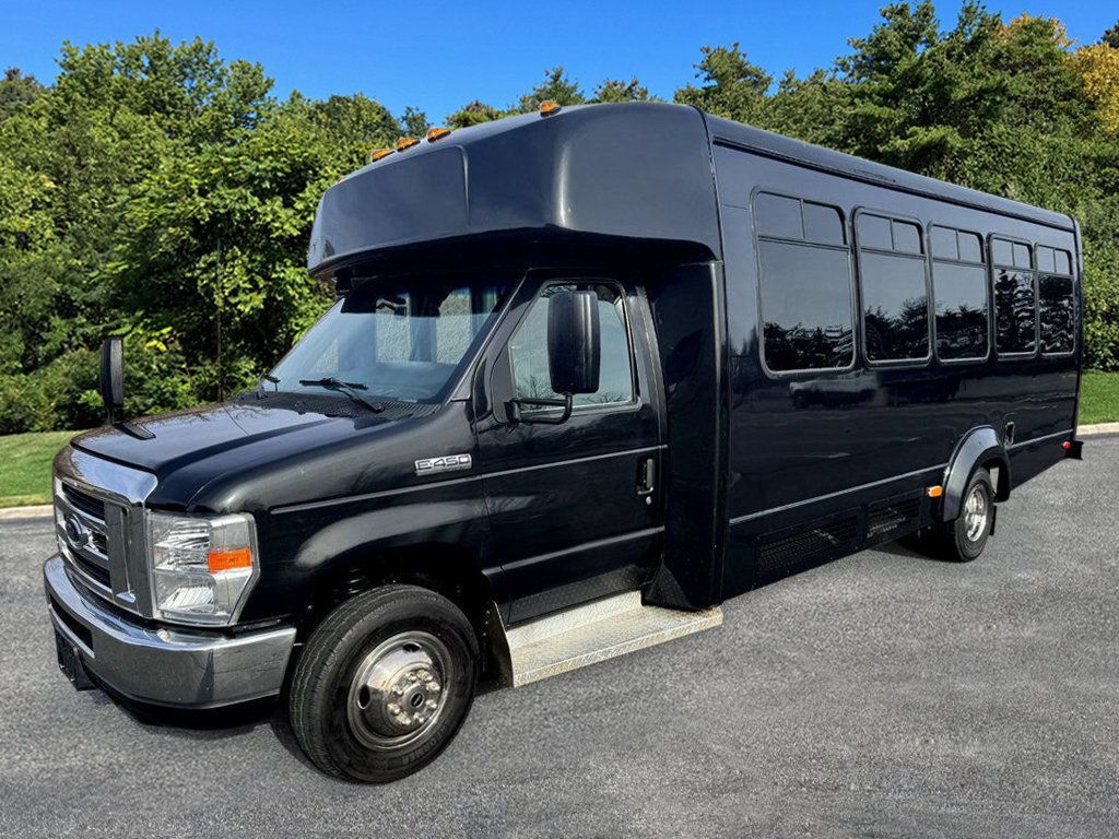 2017 Ford E-450 Cutaway 24 Passenger Shuttle Bus For Tours Charters Activity & Church Transportation - 22915162 - 11