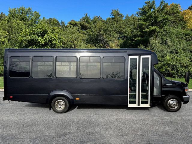 2017 Ford E-450 Cutaway 24 Passenger Shuttle Bus For Tours Charters Activity & Church Transportation - 22915162 - 1