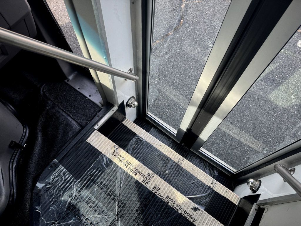 2017 Ford E-450 Cutaway 24 Passenger Shuttle Bus For Tours Charters Activity & Church Transportation - 22915162 - 20