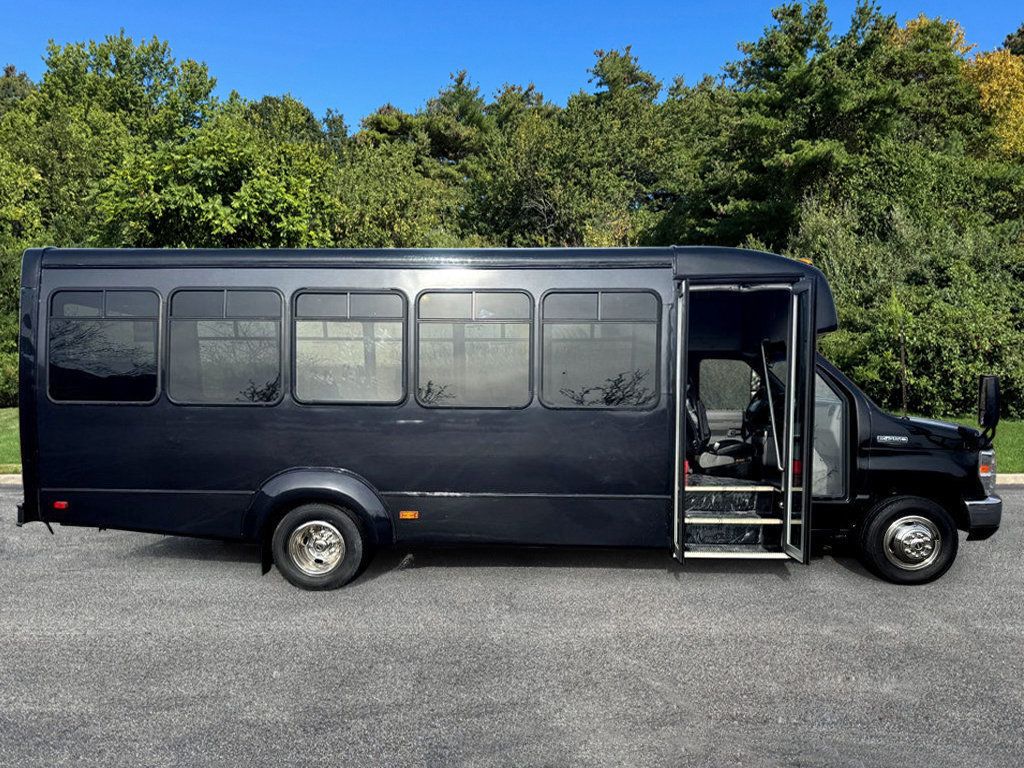 2017 Ford E-450 Cutaway 24 Passenger Shuttle Bus For Tours Charters Activity & Church Transportation - 22915162 - 2