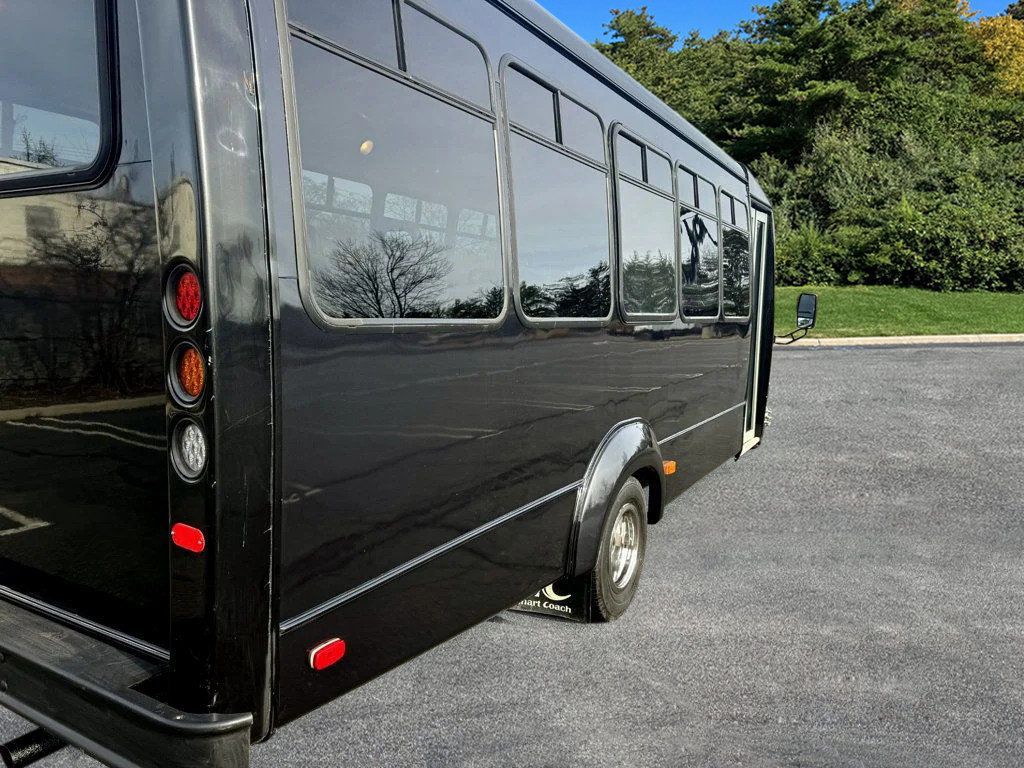 2017 Ford E-450 Cutaway 24 Passenger Shuttle Bus For Tours Charters Activity & Church Transportation - 22915162 - 4