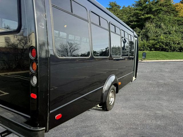 2017 Ford E-450 Cutaway 24 Passenger Shuttle Bus For Tours Charters Activity & Church Transportation - 22915162 - 4