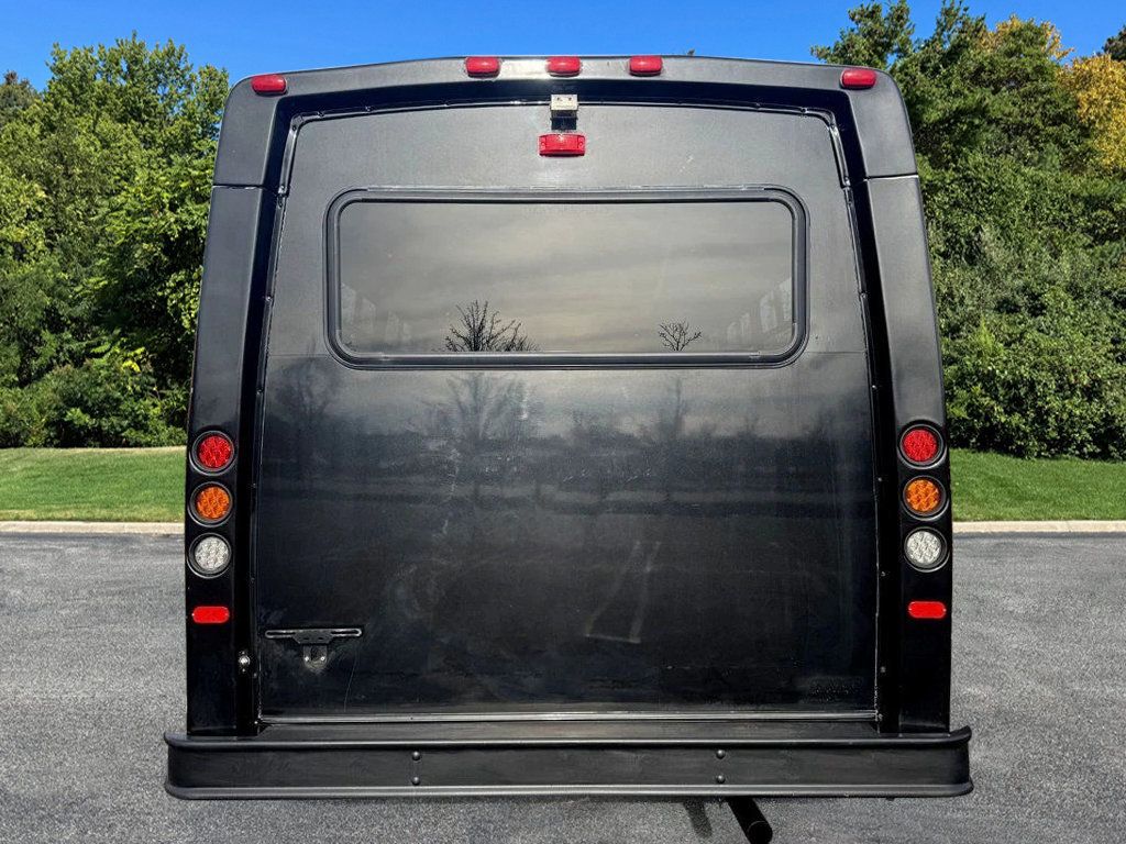 2017 Ford E-450 Cutaway 24 Passenger Shuttle Bus For Tours Charters Activity & Church Transportation - 22915162 - 7