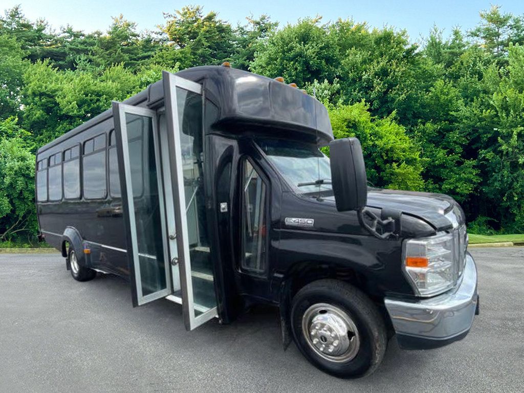 2017 Ford E-450 Cutaway 24 Passenger Starcraft Shuttle Bus For Tours Charters Activity & Church Transportation - 22915162 - 0