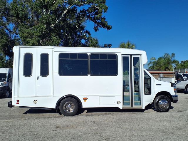2017 Ford E-Series Cutaway 13 Passenger Shuttle Bus w/Wheelchair - 22929596 - 2