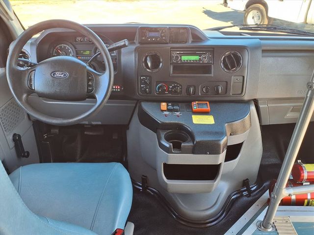 2017 Ford E-Series Cutaway 13 Passenger Shuttle Bus w/Wheelchair - 22929596 - 29