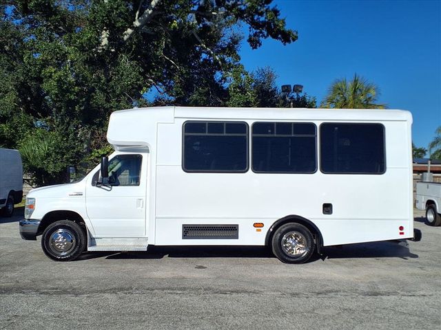 2017 Ford E-Series Cutaway 13 Passenger Shuttle Bus w/Wheelchair - 22929596 - 7