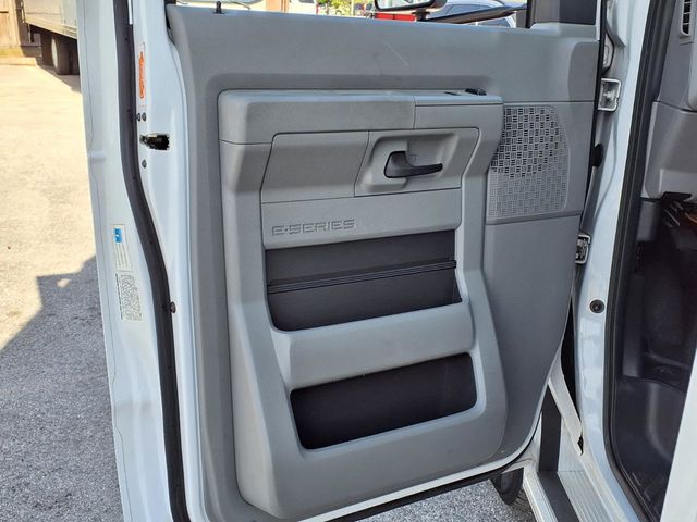 2017 Ford E-Series Cutaway 15 Passenger Shuttle Bus - 23014442 - 24