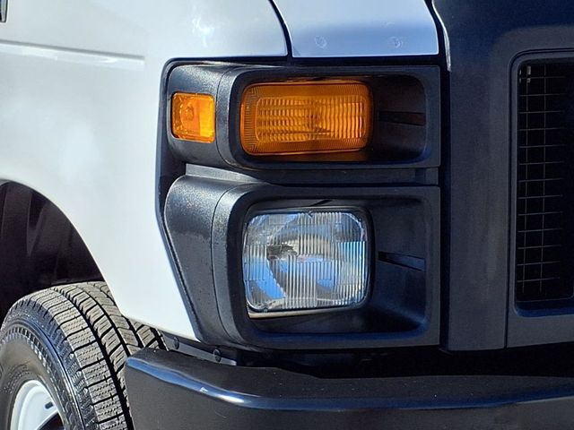 2017 Ford E-Series Cutaway 16' Box Van w/Liftgate - 22981605 - 1