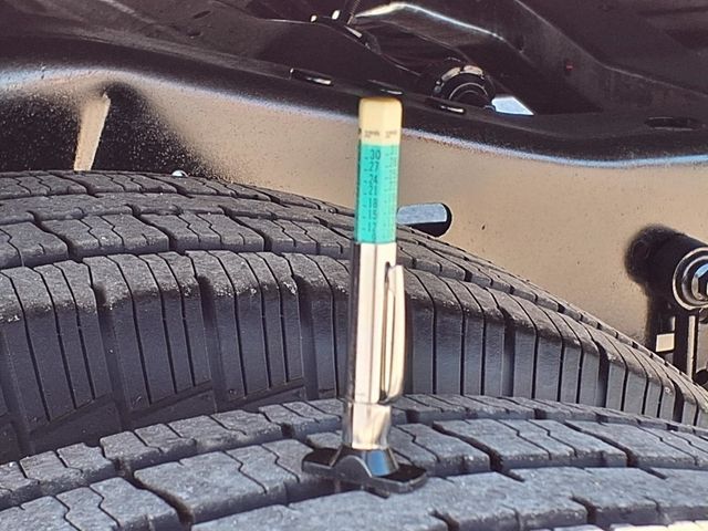 2017 Ford E-Series Cutaway 16' Box Van w/Liftgate - 22981605 - 37