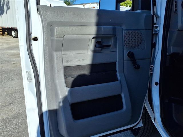2017 Ford E-Series Cutaway Contractor's Van - 22948850 - 14