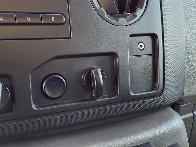 2017 Ford E-Series Cutaway Contractor's Van - 22948850 - 26