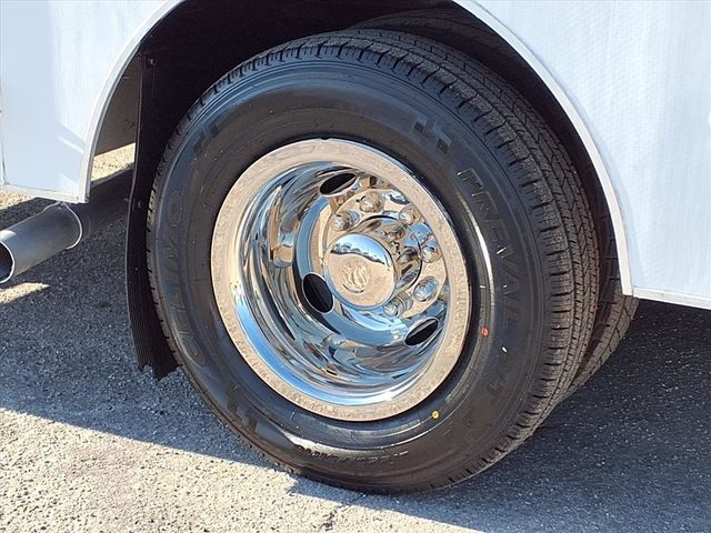 2017 Ford E-Series Cutaway Contractor's Van - 22948850 - 33