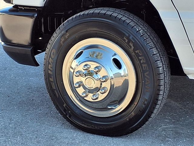 2017 Ford E-Series Cutaway Contractor's Van - 22948850 - 39