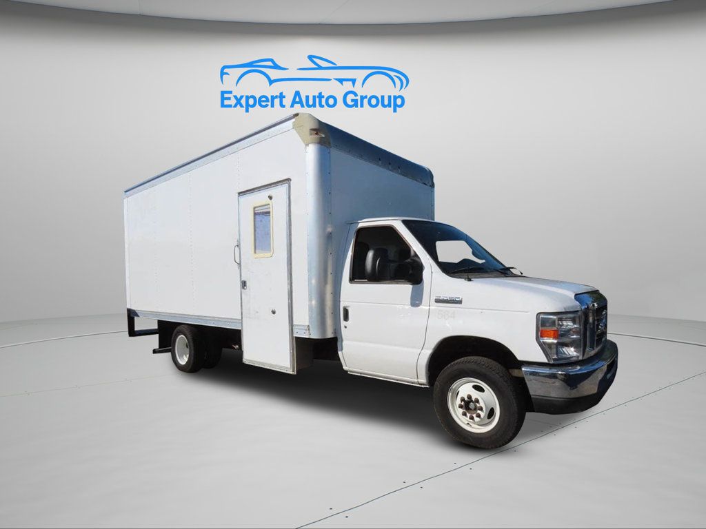 2017 FORD E-Series Cutaway E-450 DRW 176" WB - 22692392 | Video 1