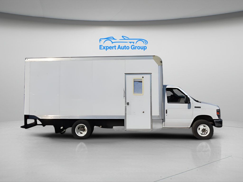 2017 Ford E-450 photo 2