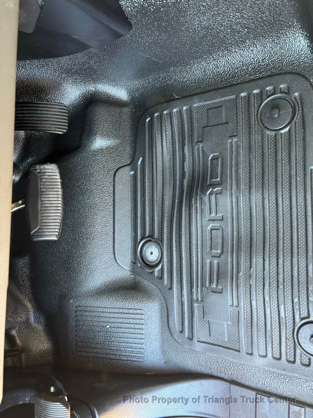 2017 Ford F250HD CREW CAB UTILITY JUST 88k MILES! +SUPER CLEAN UNIT! FINANCE OR LEASE! FORD SYNC! - 22975353 - 25