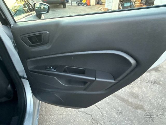 2017 Ford Fiesta SE Hatch - 22932555 - 17