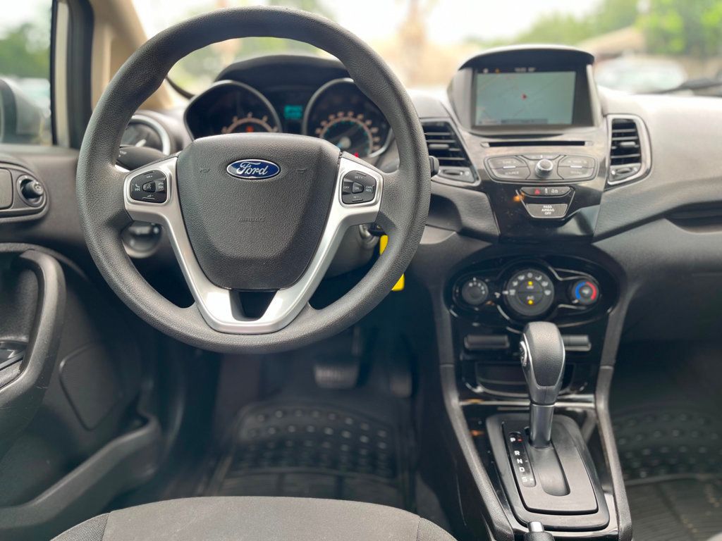 2017 Ford Fiesta SE Hatch - 22309171 - 35