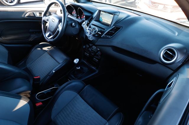 2017 Ford Fiesta ST Hatch - 22952093 - 17