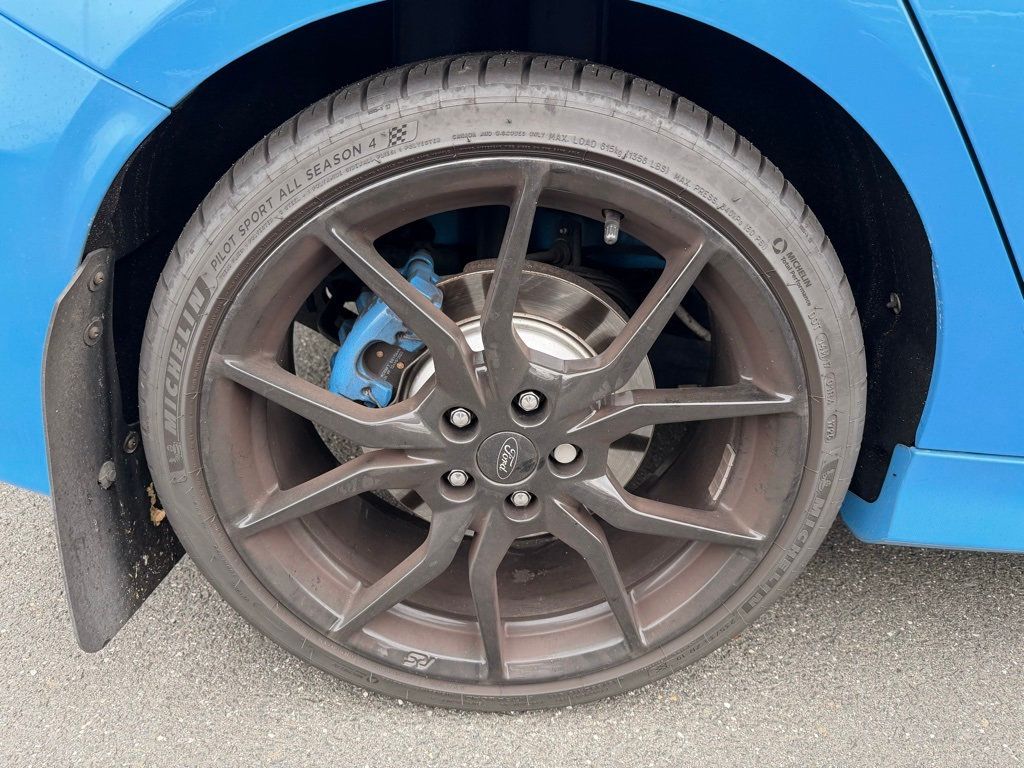 2017 Ford Focus RS Hatch - 22947215 - 11
