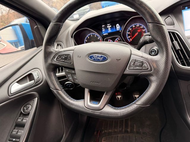 2017 Ford Focus RS Hatch - 22947215 - 12