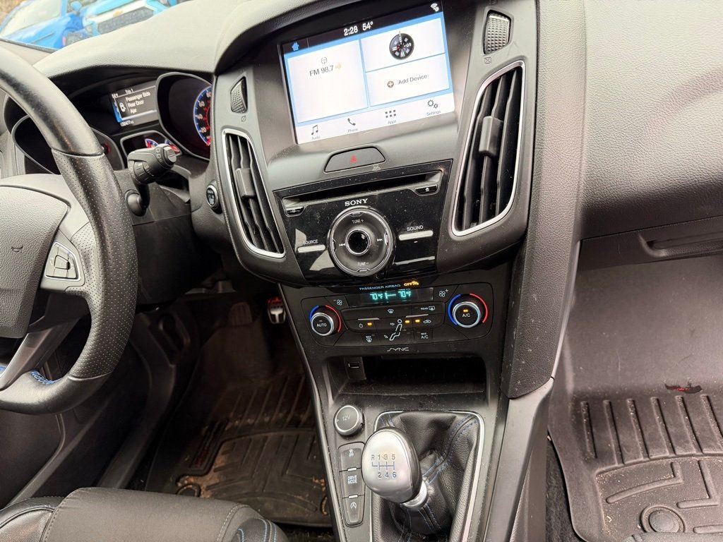 2017 Ford Focus RS Hatch - 22947215 - 13