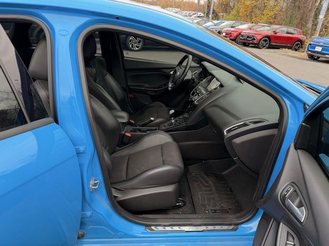 2017 Ford Focus RS Hatch - 22947215 - 17
