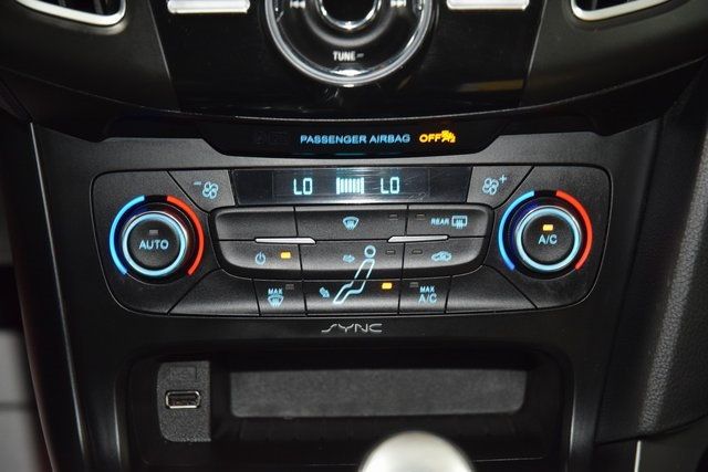 2017 Ford Focus RS Hatch - 22947215 - 35