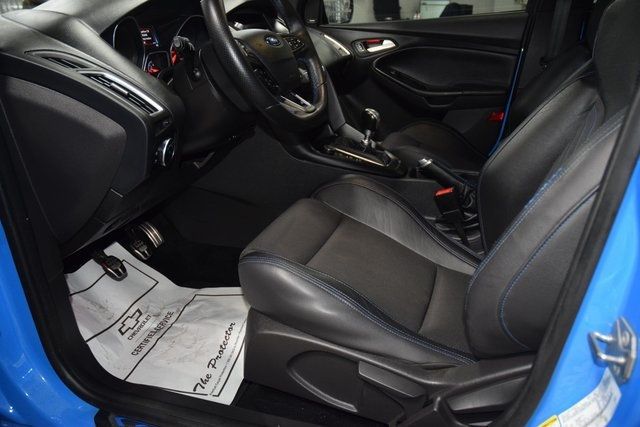 2017 Ford Focus RS Hatch - 22947215 - 43