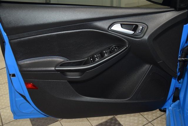 2017 Ford Focus RS Hatch - 22947215 - 49