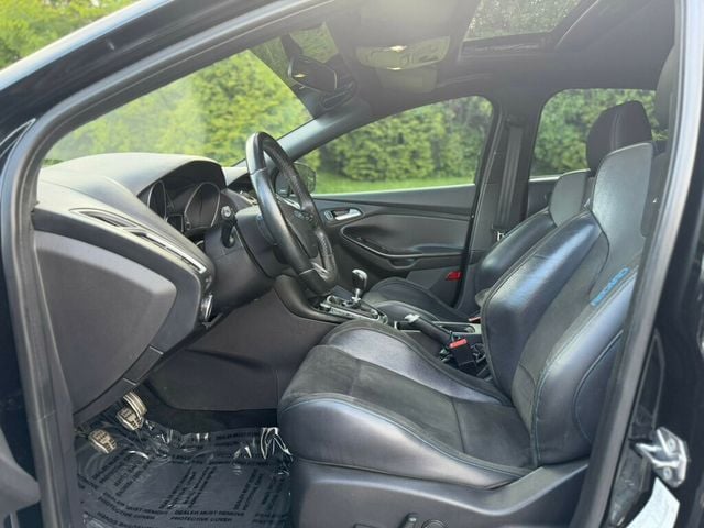 2017 Ford Focus RS Hatch - 23002543 - 12