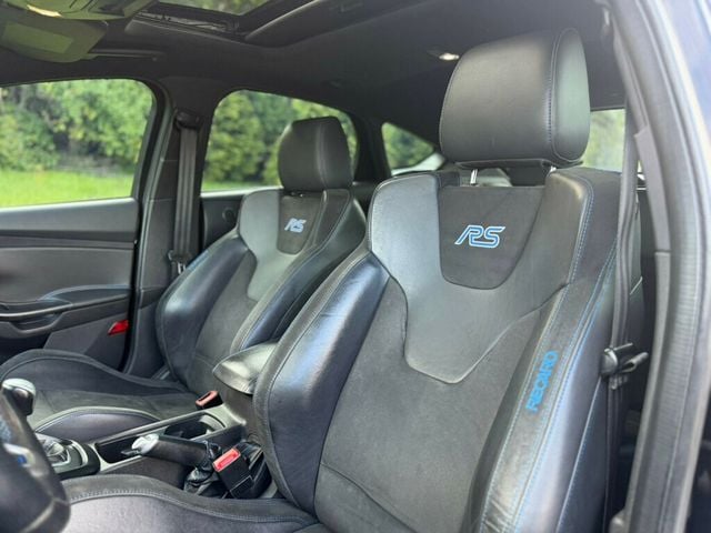 2017 Ford Focus RS Hatch - 23002543 - 13
