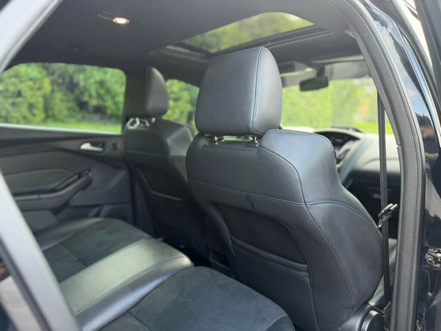 2017 Ford Focus RS Hatch - 23002543 - 19