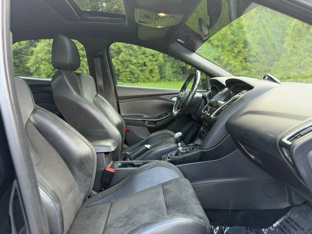 2017 Ford Focus RS Hatch - 23002543 - 21